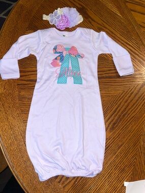 Newborn laughing giraffe monogram “Alice” gown(0-3) with hair accessory